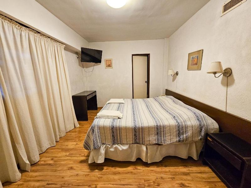 Double Room image 2