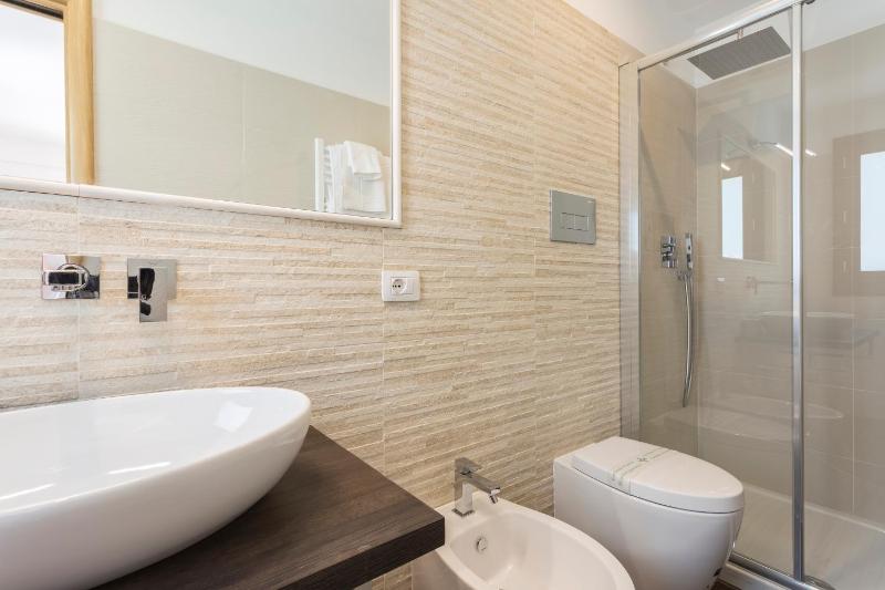 Deluxe Double or Twin Room with Garden View image 3