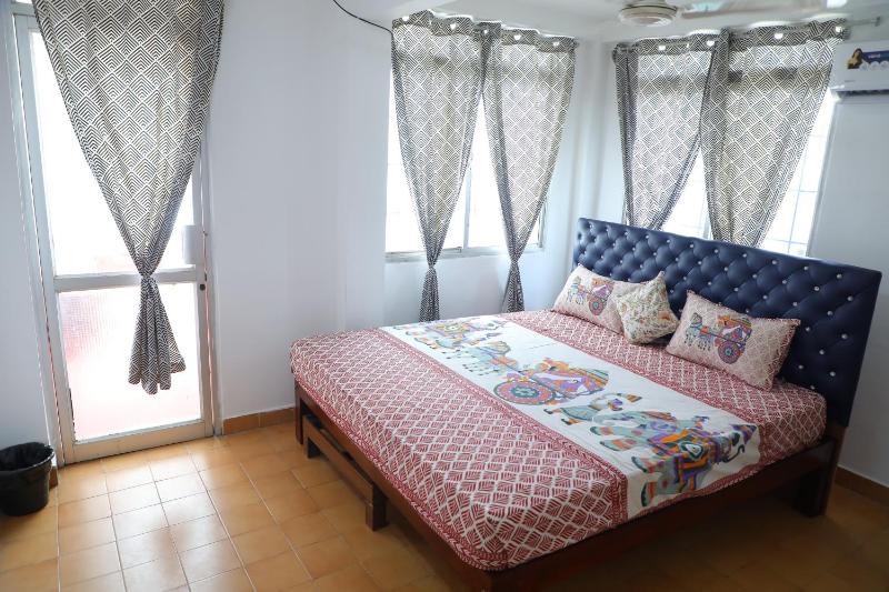Eva Bliss-French Stay  2mins Walk To Rock Beach - image 15