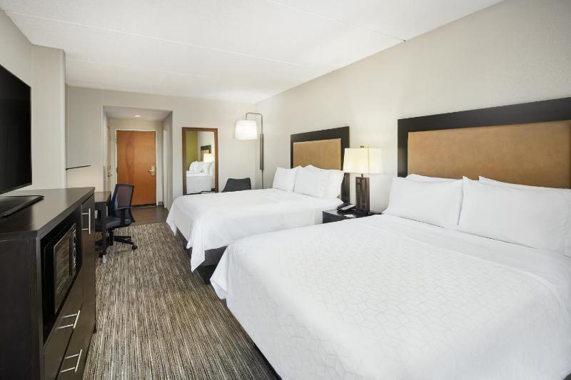 Standard Room with Two Queen Beds image 3