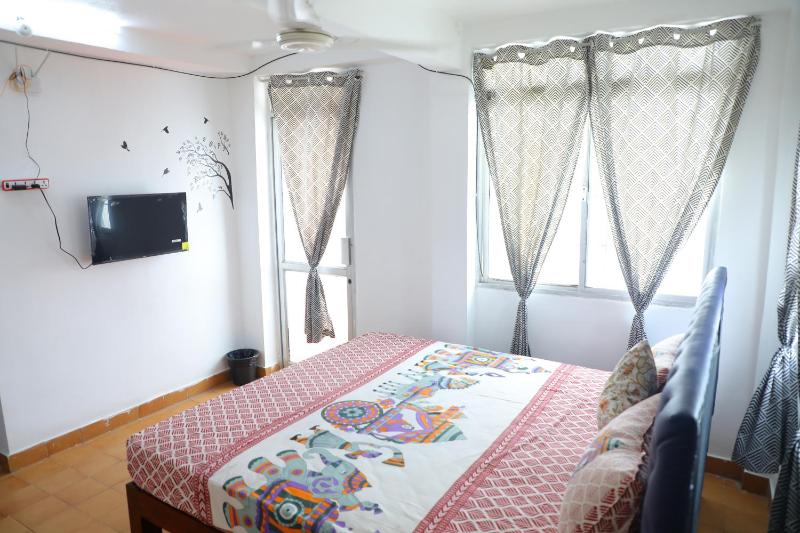 Eva Bliss-French Stay  2mins Walk To Rock Beach - image 8