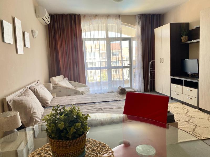 Studio with Sea View image 3