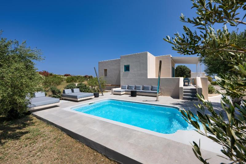 Exclusive 3-Bedroom Villa with private pool image 4