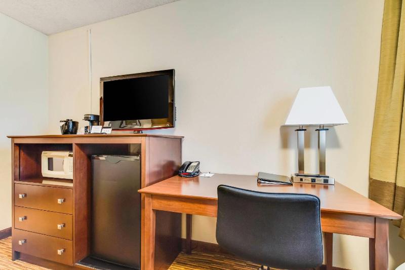 Standard Queen Room - Non-Smoking/Pet Friendly image 2