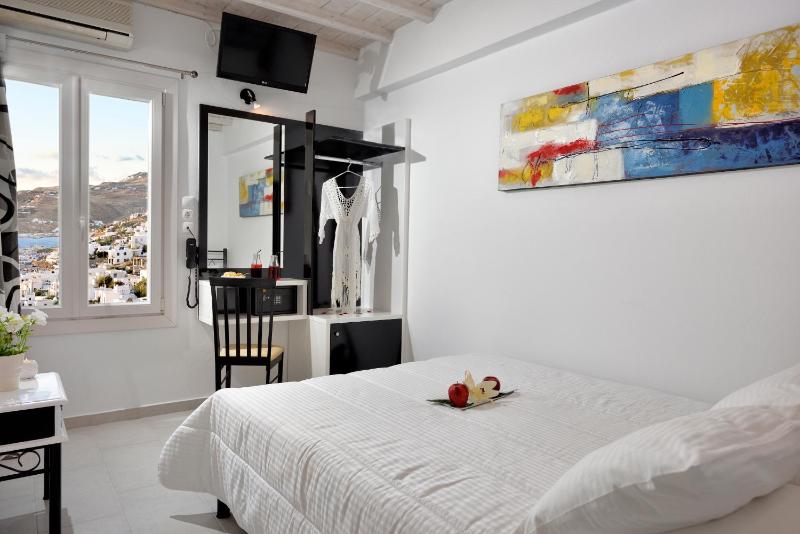 Small Double Room image 2