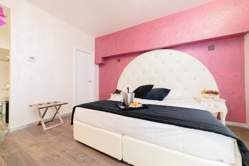 Deluxe Junior Suite image 4