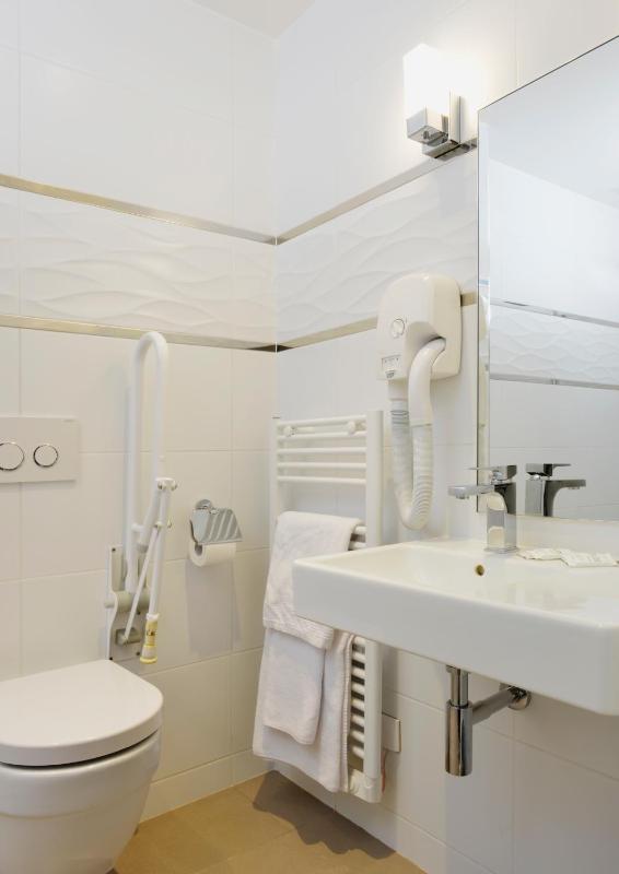 Single Room image 3