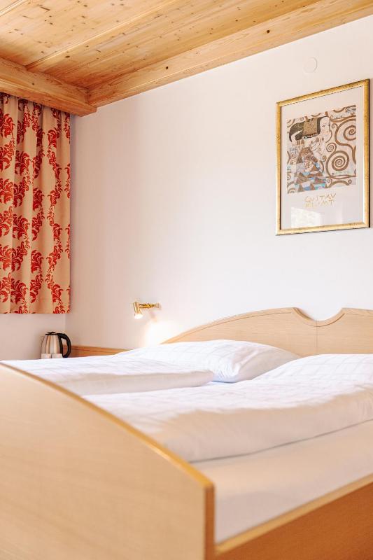 Double Room with Terrace and View image 3