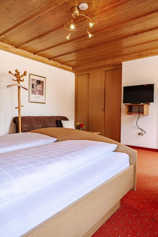 Double Room with Terrace and View image 4