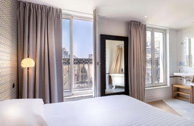 Superior Double Room image 3