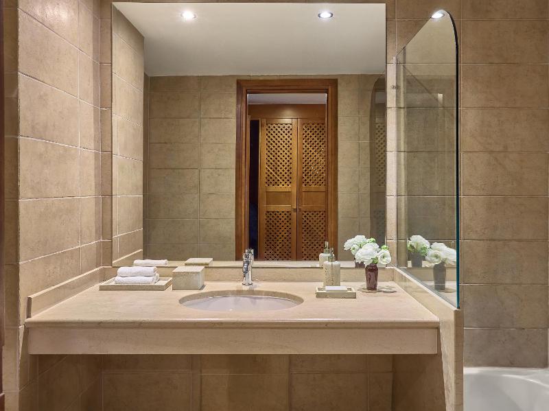 Egnatia Superior Guestroom with Balcony image 3