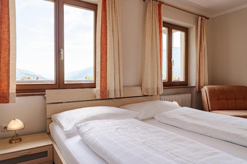 Apartment with Mountain View image 1