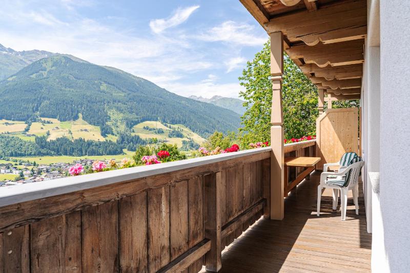 Apartment with Mountain View image 4