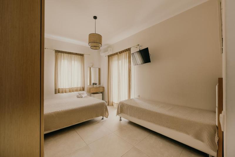 1 Studio (3 Adults) image 1