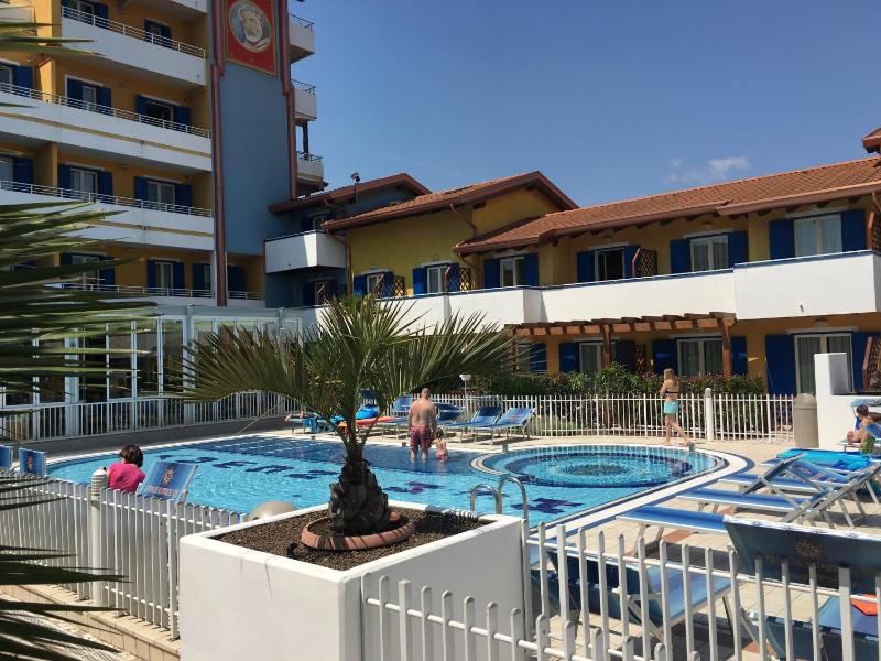 Villaggio Hemingway - Family Aparthotel - image 3