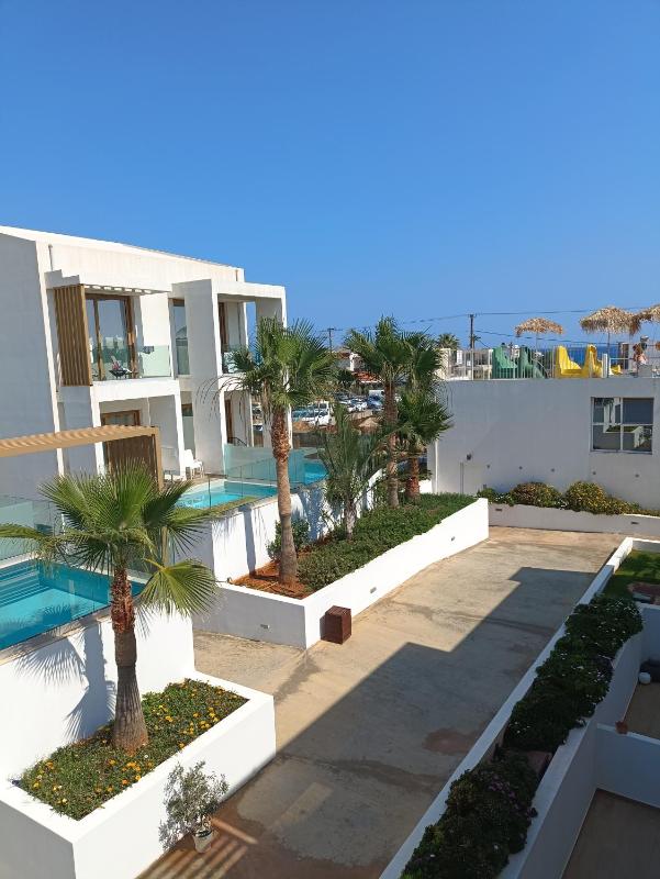 Superior Double Room with Private Pool image 2