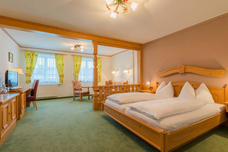 Classic Quadruple Room image 1