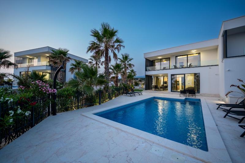 Villa London - image 6