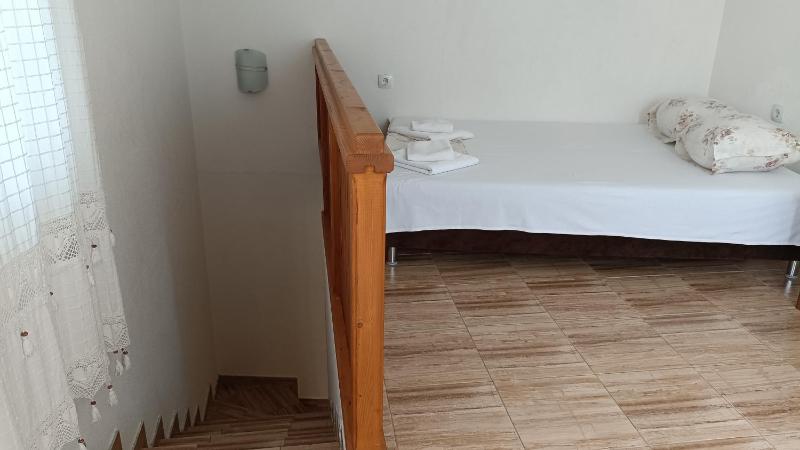 Economy Quadruple Room image 2