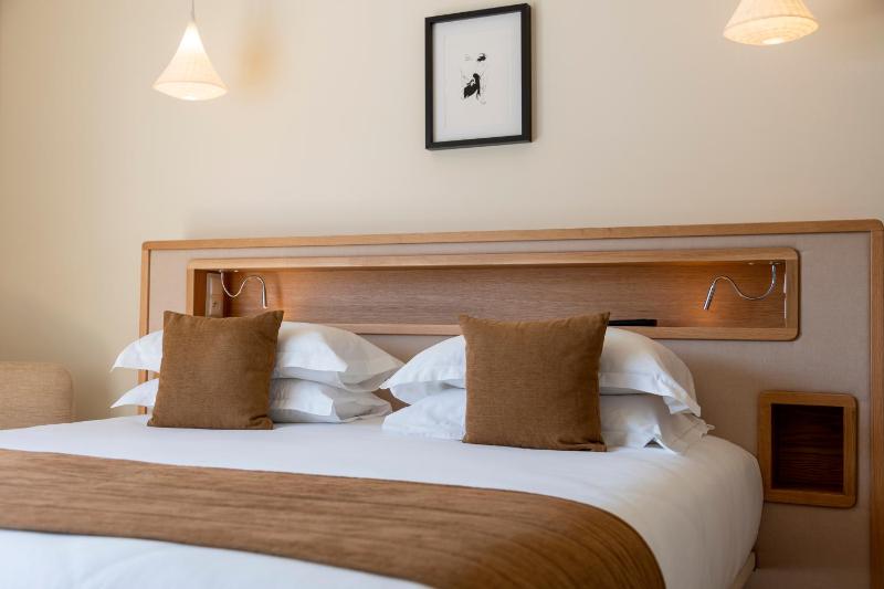 Classic Double or Twin Room with Pool View image 3