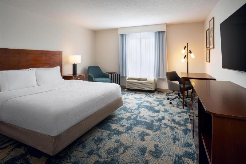 King Room with Accessible Tub - Mobility and Hearing Access/Non-Smoking image 3