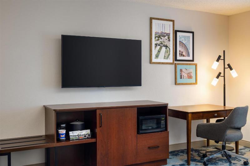 King Room with Sofa Bed and Study - Non-Smoking image 3