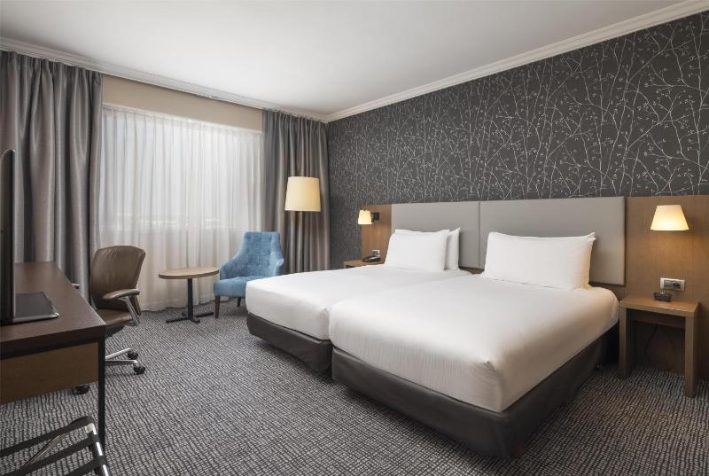 Twin Guest Room image 3