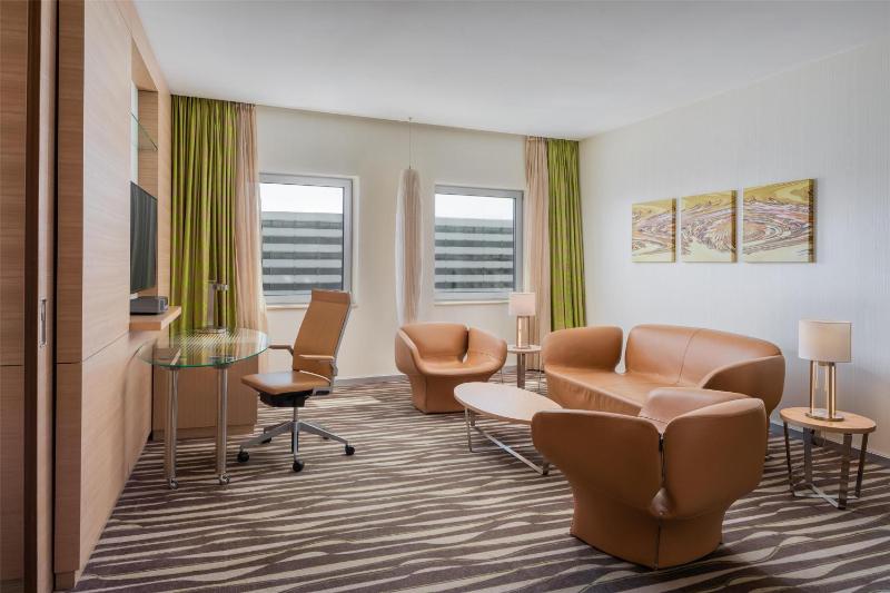 King Deluxe Suite image 1