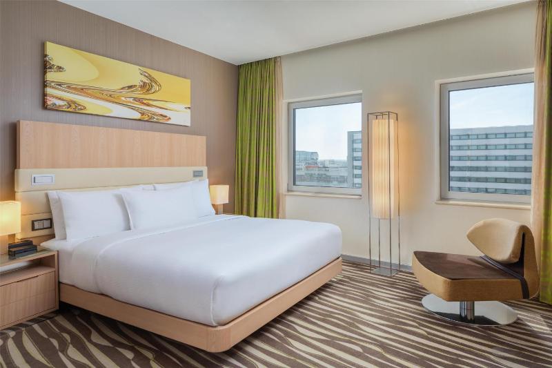 King Deluxe Suite image 3