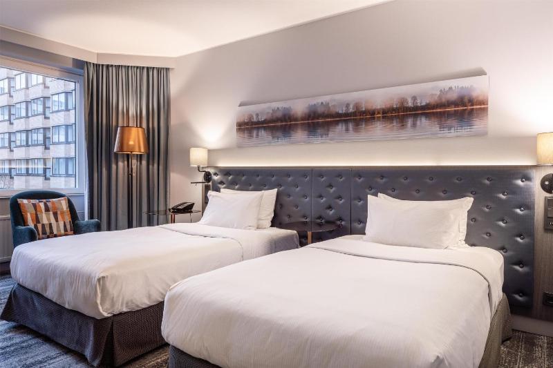 Twin Room image 3