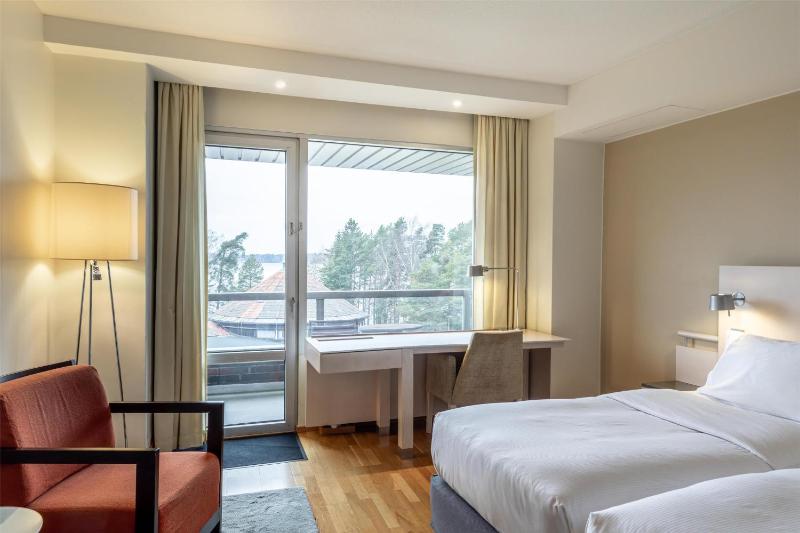 Twin Guest Room with Balcony image 4