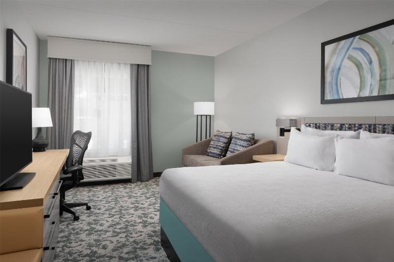King Room with Sofa Bed image 1