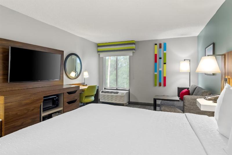 King Studio with Sofa Bed image 3