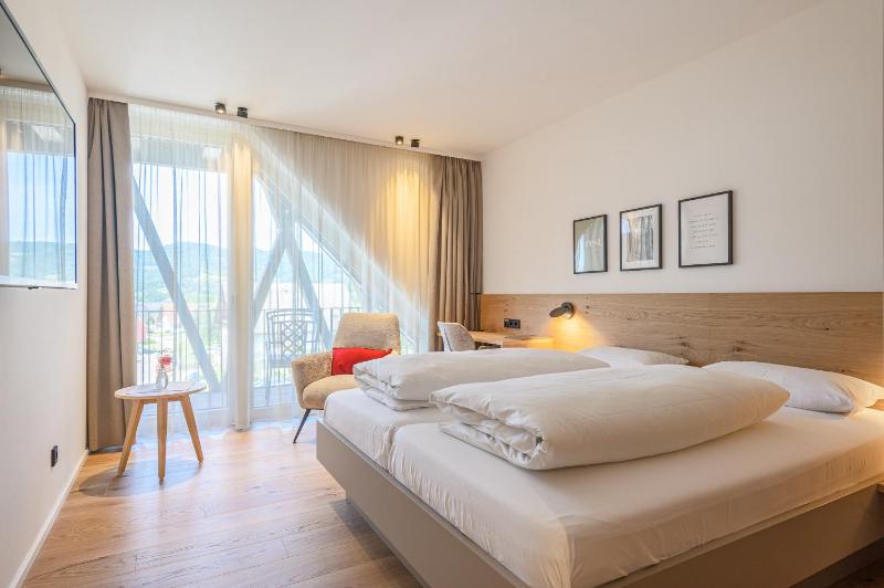 Deluxe Double Room image 4