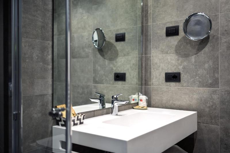Standard Double or Twin Room image 3