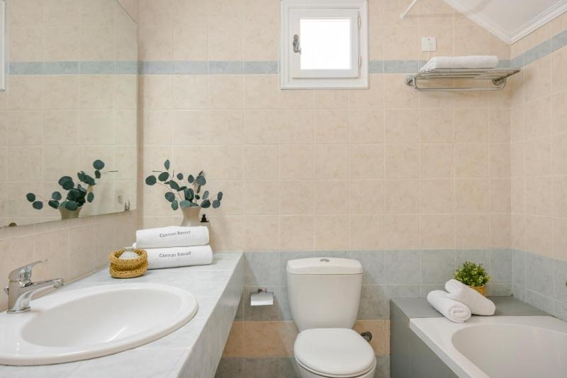 Double or Twin Room with Garden View image 4