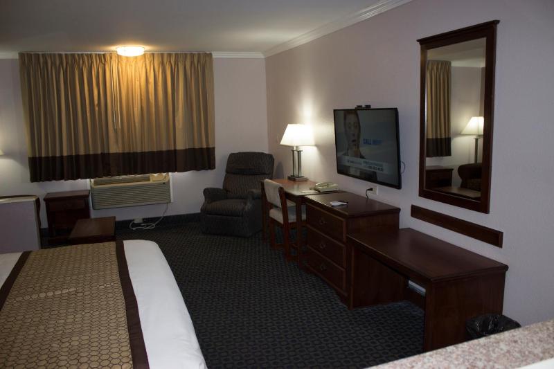 King Room - Non-Smoking image 4