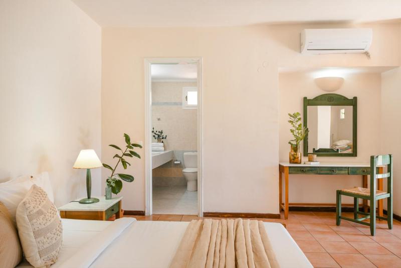 Double or Twin Room with Garden View image 2