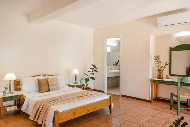 Double or Twin Room with Garden View image 1