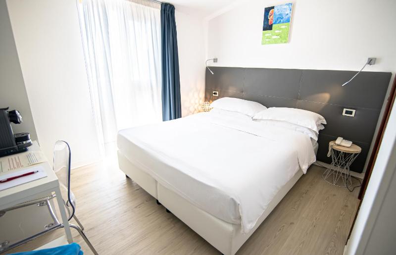 Hotel Savoy - image 22