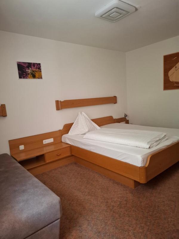 Standard Single Room image 2