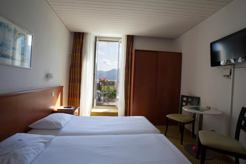 Twin Room with Balcony and Lake View image 2