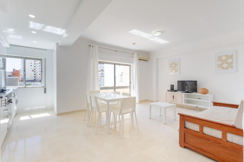 Deluxe Two-Bedroom Apartment image 3
