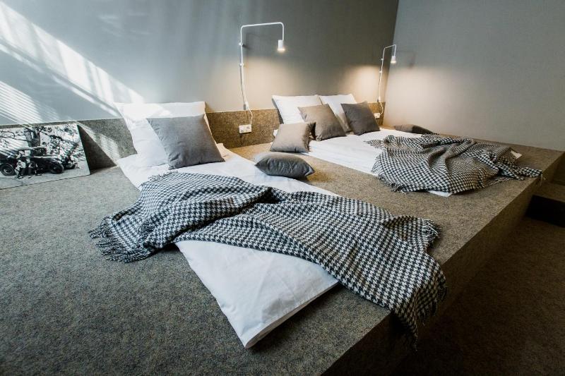 One-Bedroom Apartment image 2