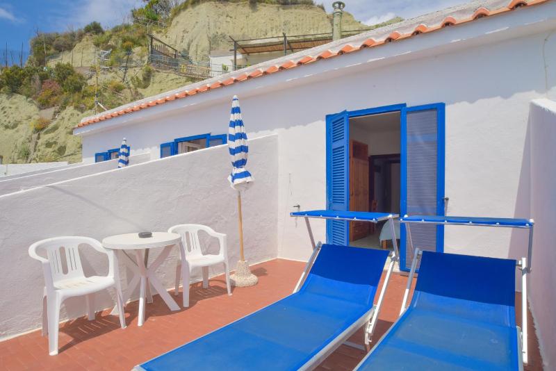 Standard Quadruple Room image 3