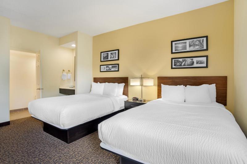 Double Room with Two Double Beds - Non-Smoking image 3