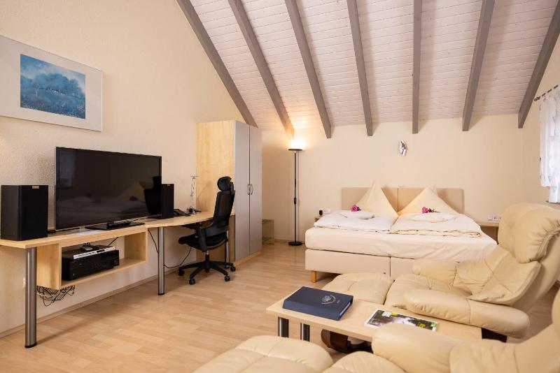 Double Room image 2