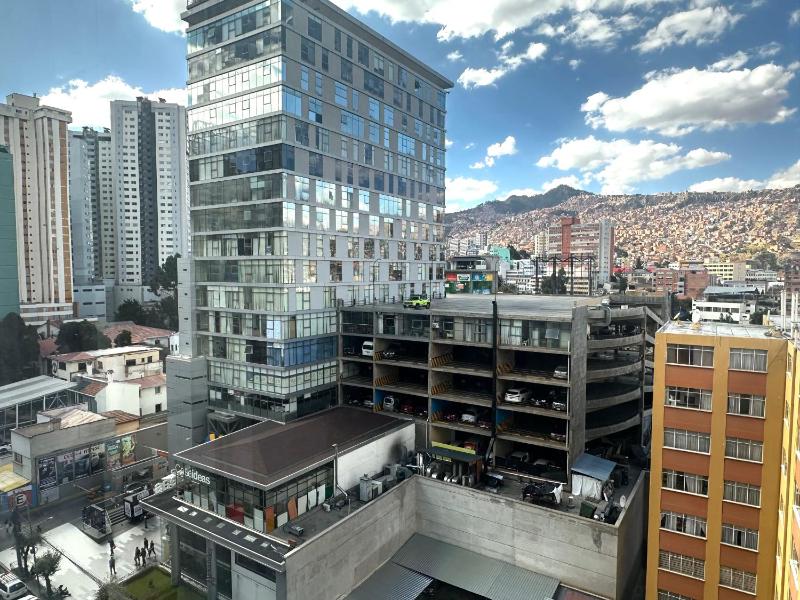 Apartamento con hermosa vista y soleado en Sopocachi - image 2