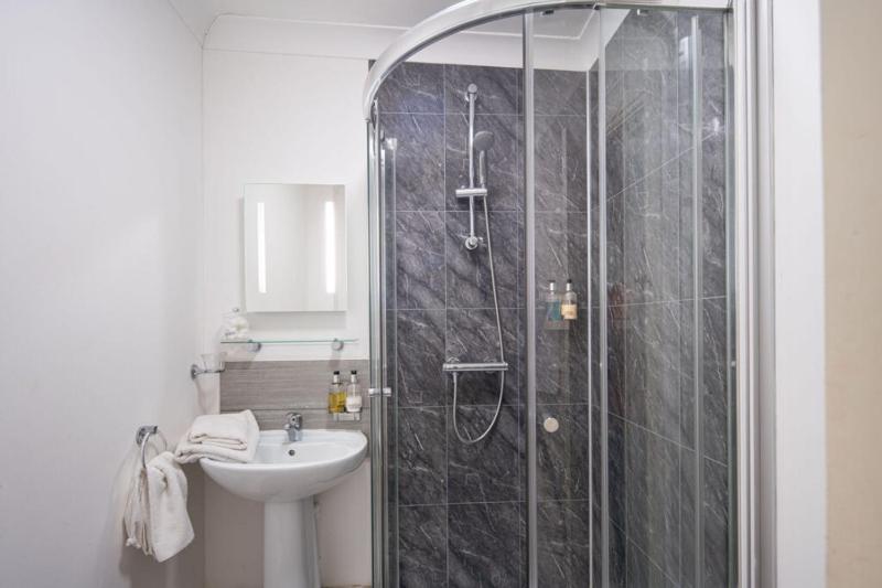 Double or Twin Room with Sea View image 3