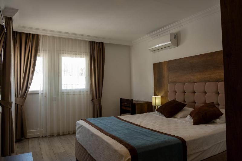 Standard Double Room image 4